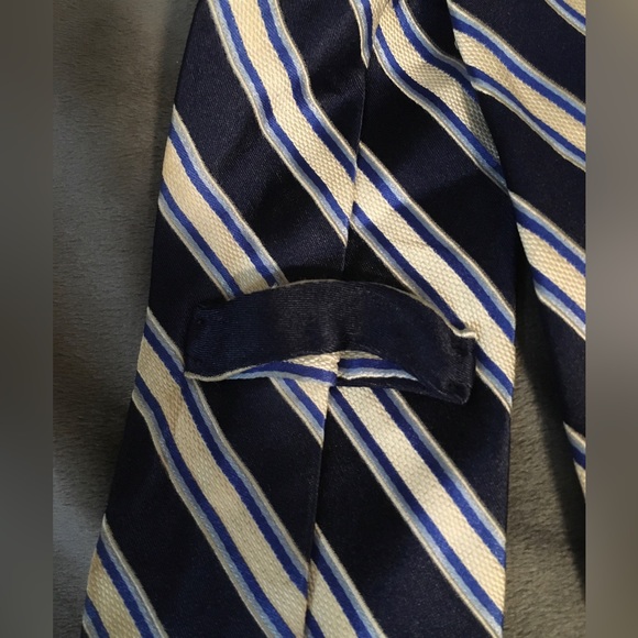 Nautica - 100% Silk Navy Blue And Off White Stripe Patterned Tie - Picture 5 of 7